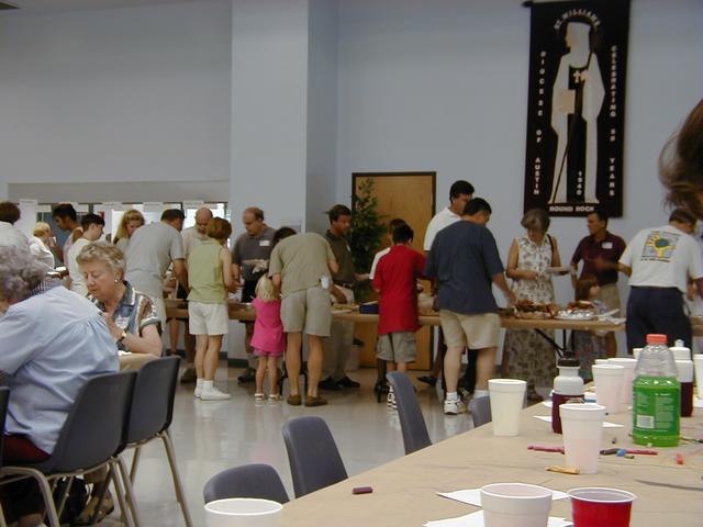 camera/2000/08(August)/08_13_Church_Pot_Luck/640x480_P8130014.JPG