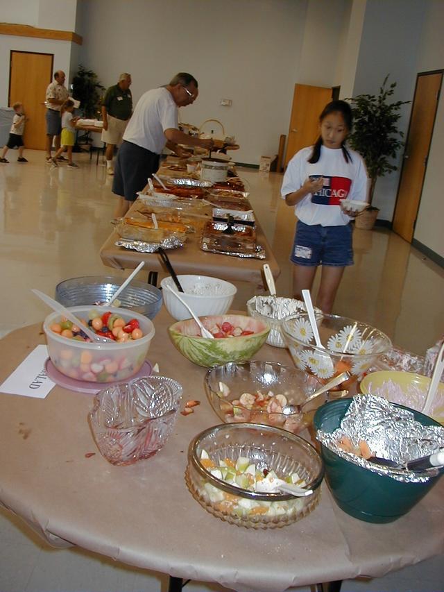 camera/2000/08(August)/08_13_Church_Pot_Luck/640x480_P8130018.JPG