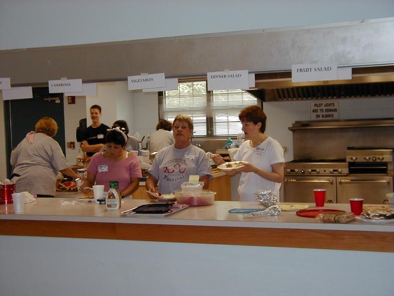 camera/2000/08(August)/08_13_Church_Pot_Luck/800x600_P8130019.JPG