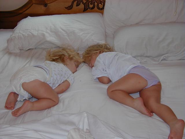 Sleeping_Girls.JPG