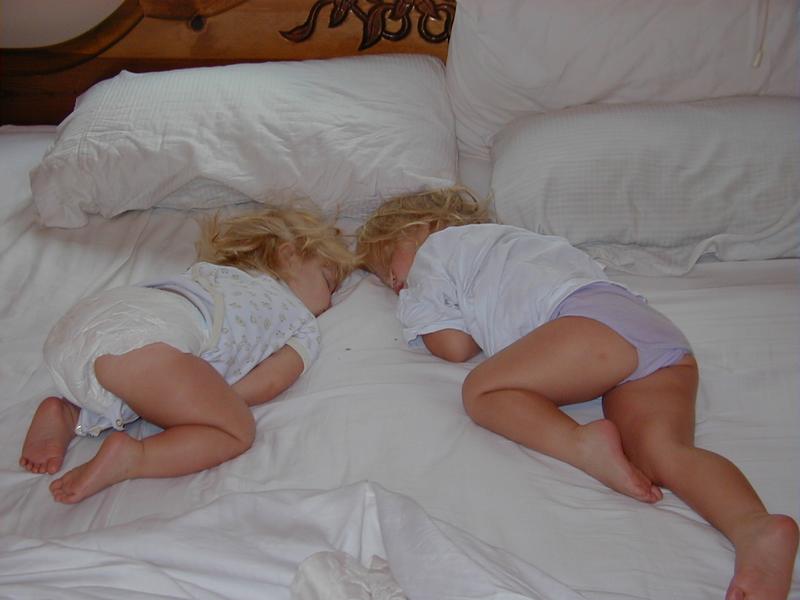 Sleeping_Girls.JPG