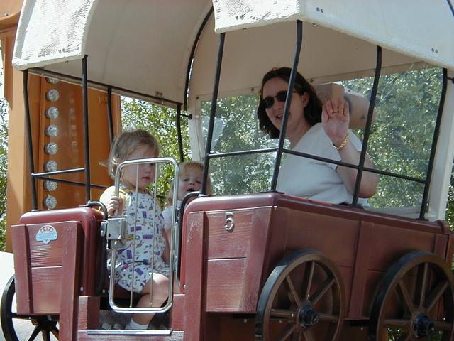 camera/2000/09(September)/09_23_Fiesta_Texas/640x480_P9230006.JPG