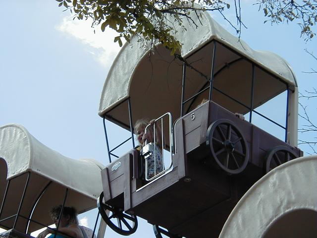 camera/2000/09(September)/09_23_Fiesta_Texas/640x480_P9230009.JPG