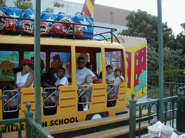camera/2000/09(September)/09_23_Fiesta_Texas/640x480_P9230052.JPG