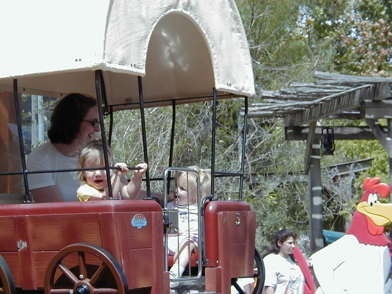 camera/2000/09(September)/09_23_Fiesta_Texas/800x600_P9230013.JPG