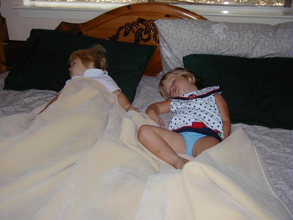 Sleeping_Girls-2.JPG