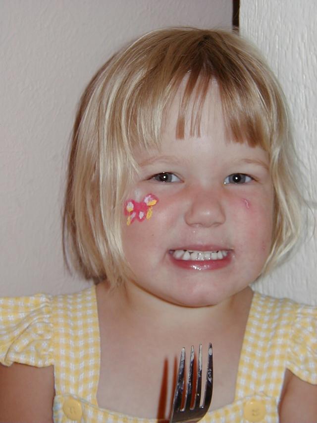 camera/2000/09(September)/Miscellaneous/Butterfly_Cheek.JPG