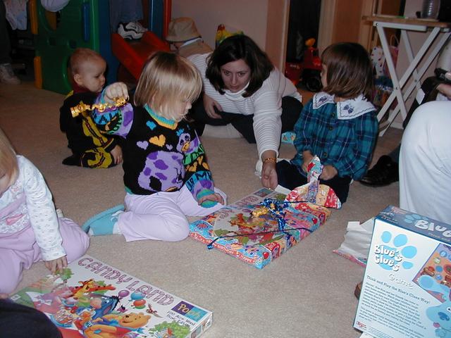 camera/2000/11(November)/11_18_Brittney_3rd_Bday/640x480_PB180023.JPG