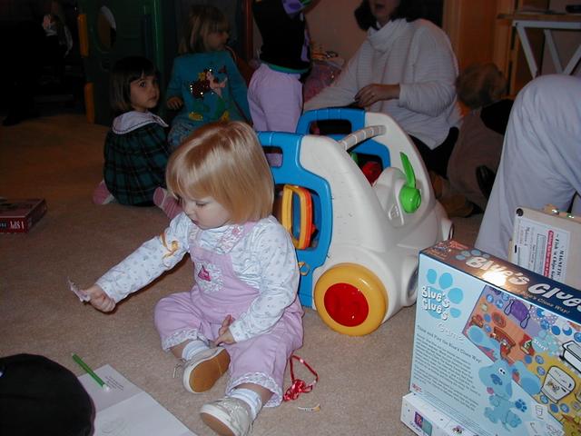 camera/2000/11(November)/11_18_Brittney_3rd_Bday/640x480_PB180036.JPG
