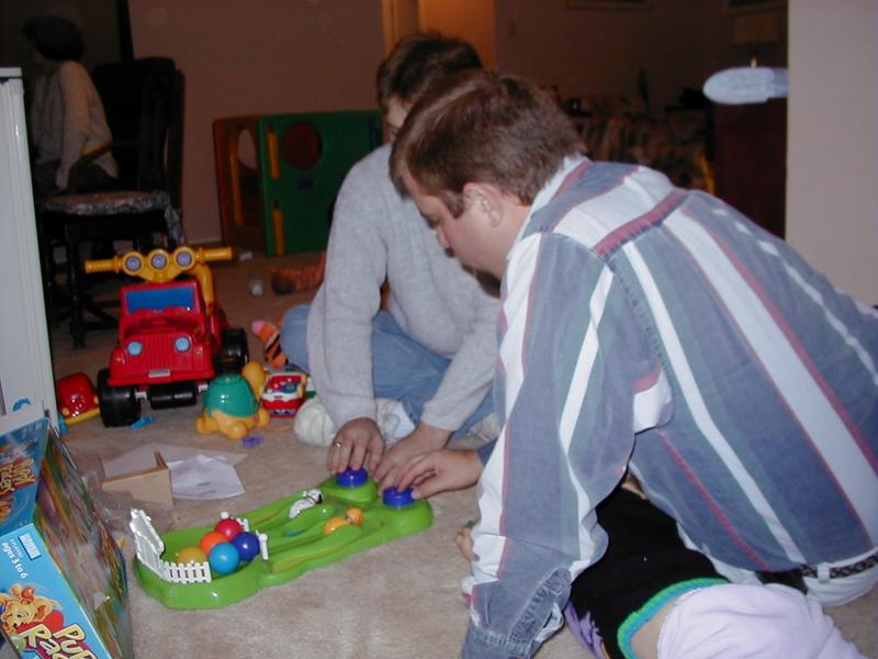 camera/2000/11(November)/11_18_Brittney_3rd_Bday/800x600_Ken-Ren1.JPG