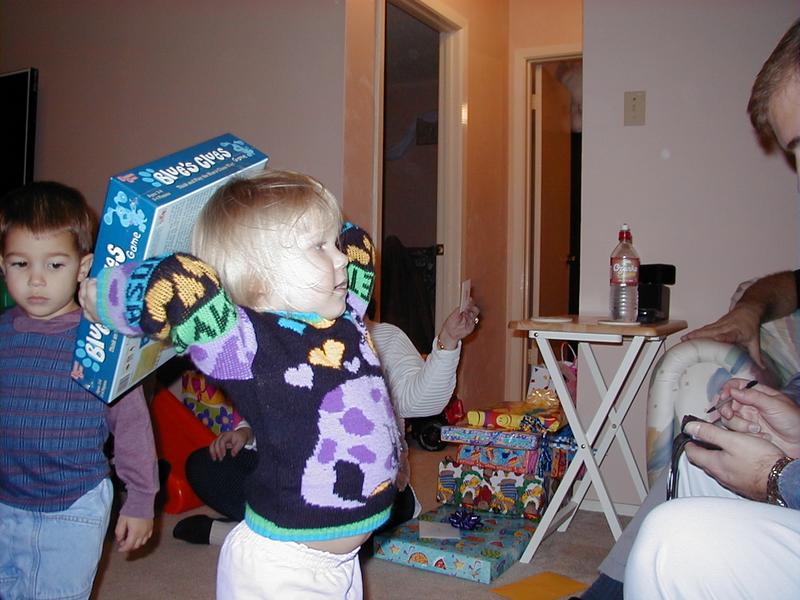 camera/2000/11(November)/11_18_Brittney_3rd_Bday/800x600_PB180020.JPG