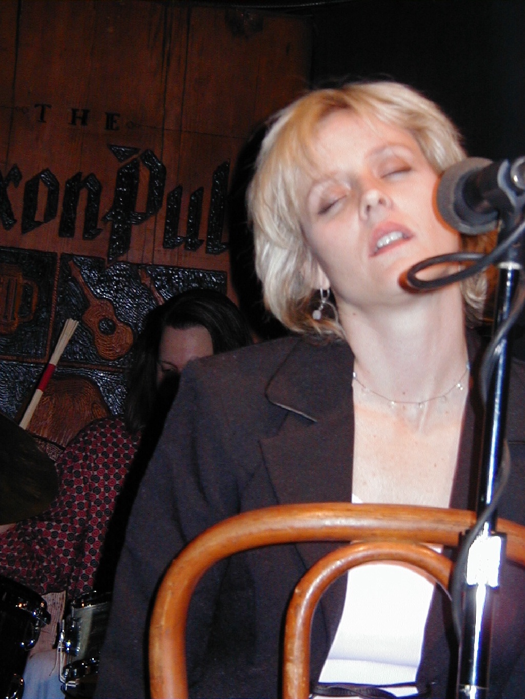 camera/2000/11(November)/11_27_Loneyland/BethBlack-1.JPG