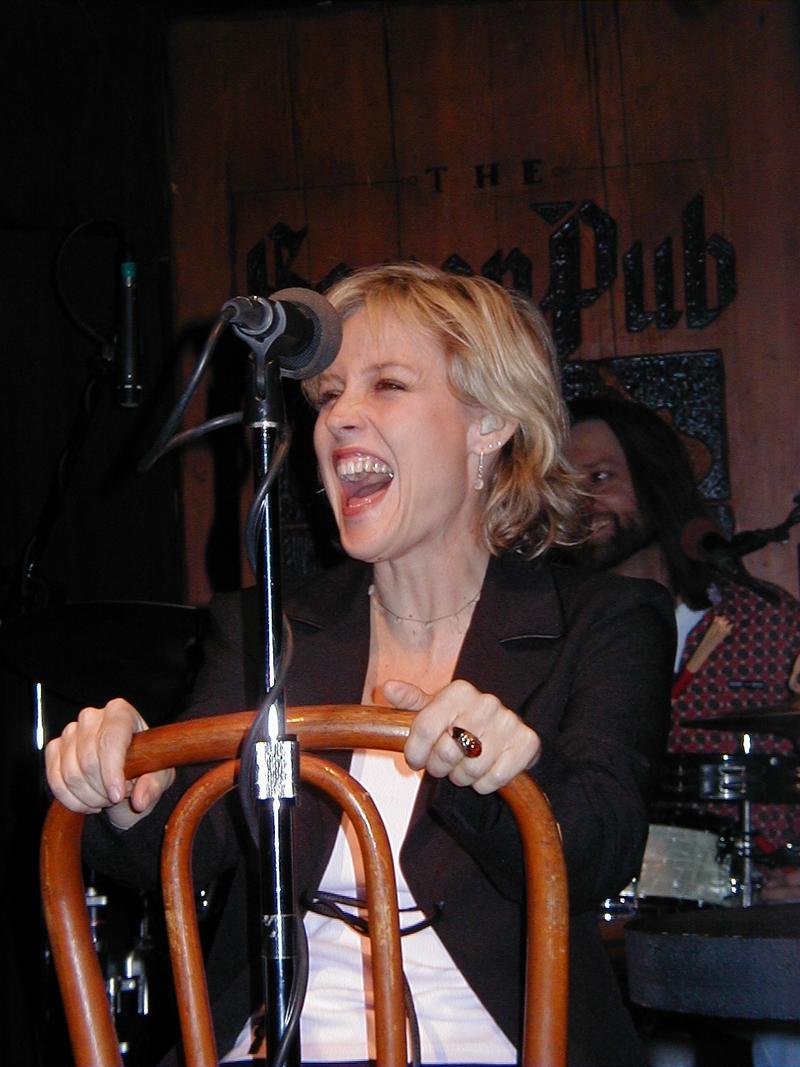 camera/2000/11(November)/11_27_Loneyland/800x600_BethBlack-2.JPG