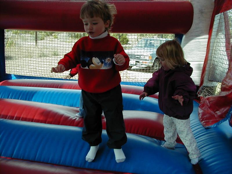 camera/2000/12(December)/12_02_Aaron_3rd_Birthday_Party/800x600_PC020004.JPG
