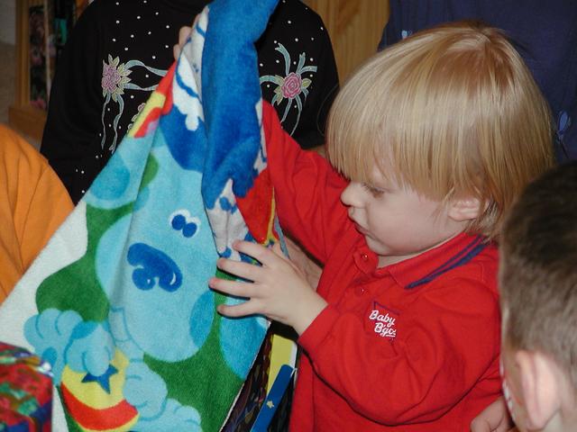 camera/2000/12(December)/12_09_Noah's_2nd_Birthday_Party/640x480_PC090073.JPG