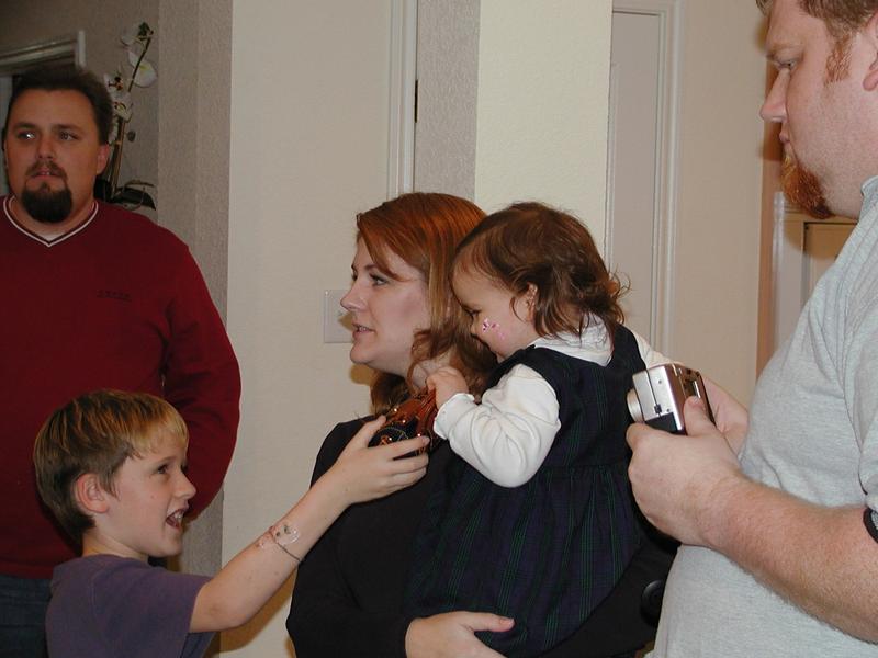 camera/2000/12(December)/12_09_Noah's_2nd_Birthday_Party/800x600_PC090064.JPG