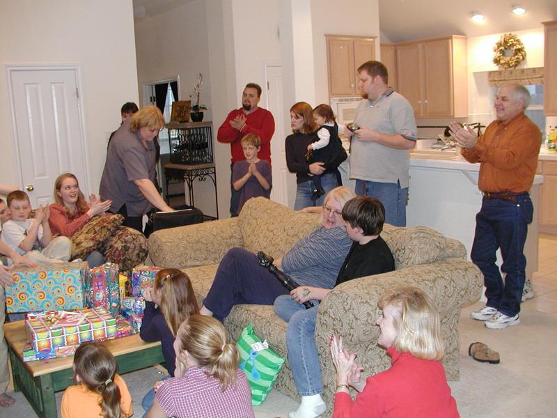 camera/2000/12(December)/12_09_Noah's_2nd_Birthday_Party/800x600_PC090066.JPG