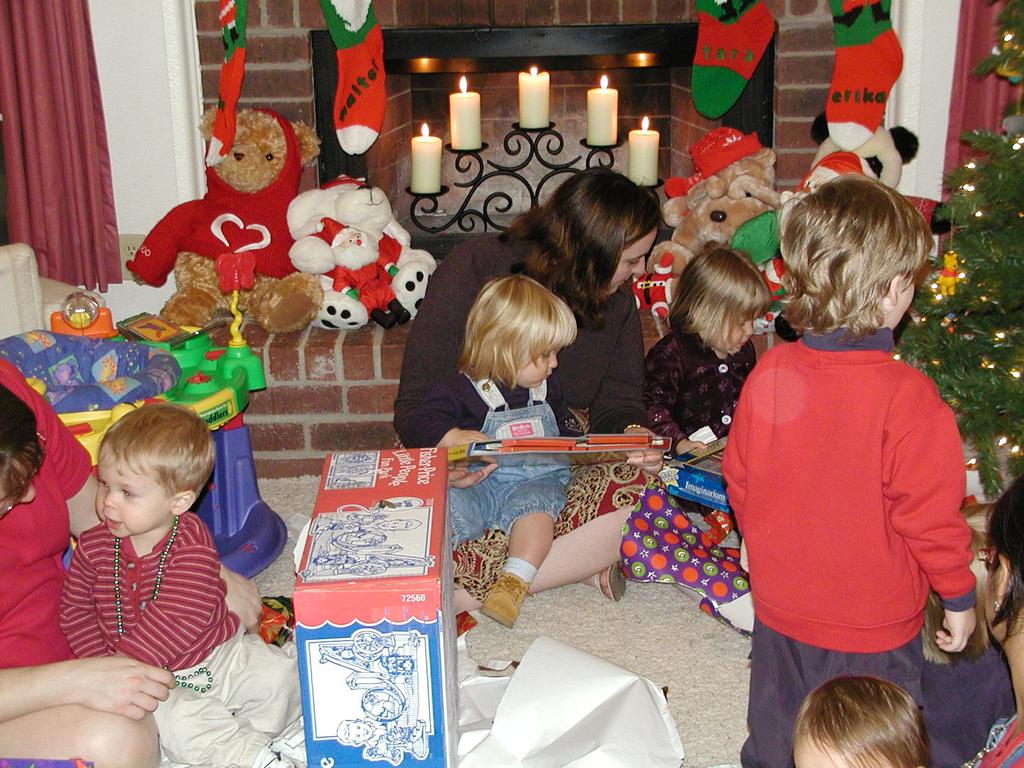camera/2000/12(December)/12_10_Friends_Christmas_Exchange/1024x768_PC100080.JPG