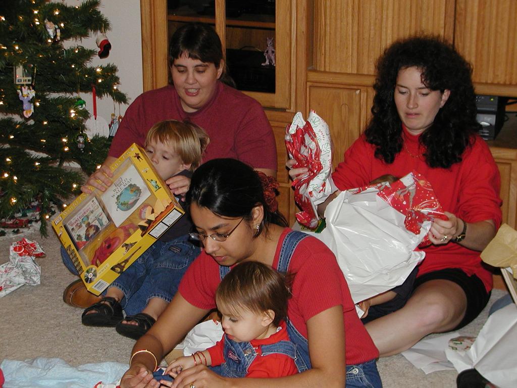 camera/2000/12(December)/12_10_Friends_Christmas_Exchange/1024x768_PC100082.JPG