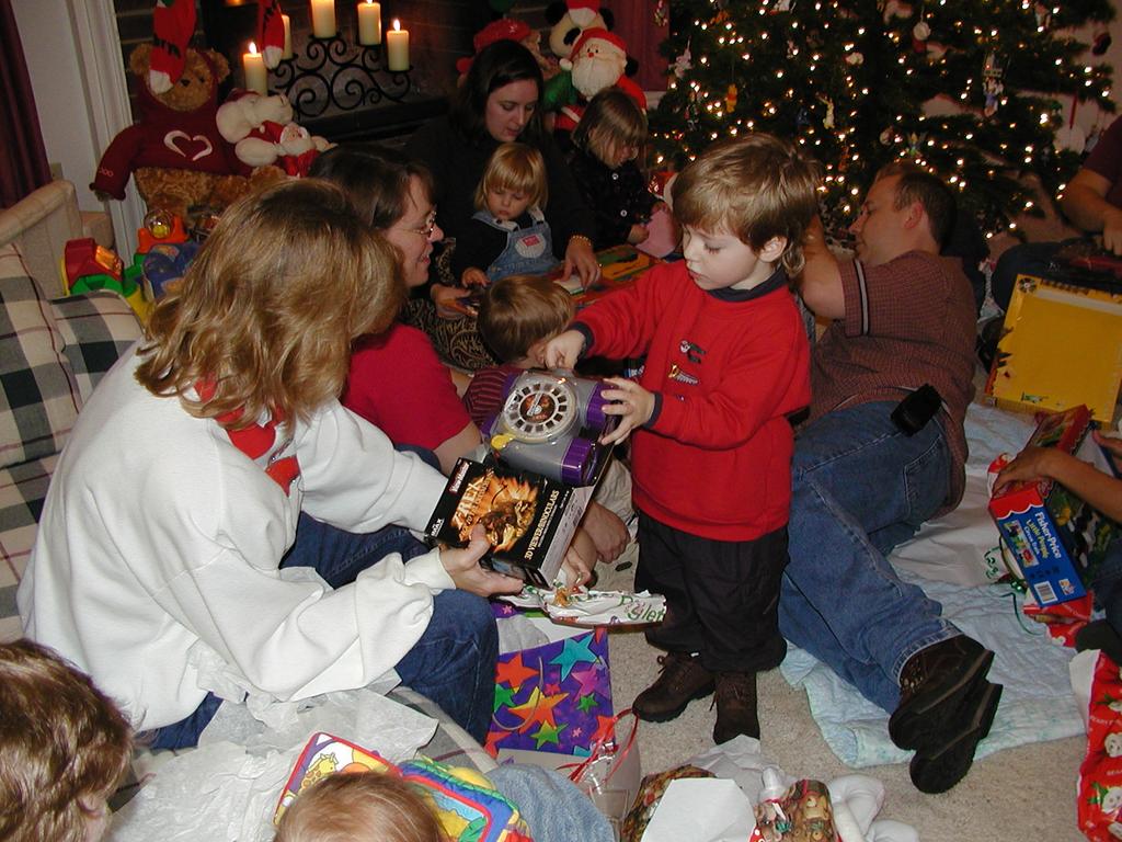 camera/2000/12(December)/12_10_Friends_Christmas_Exchange/1024x768_PC100085.JPG