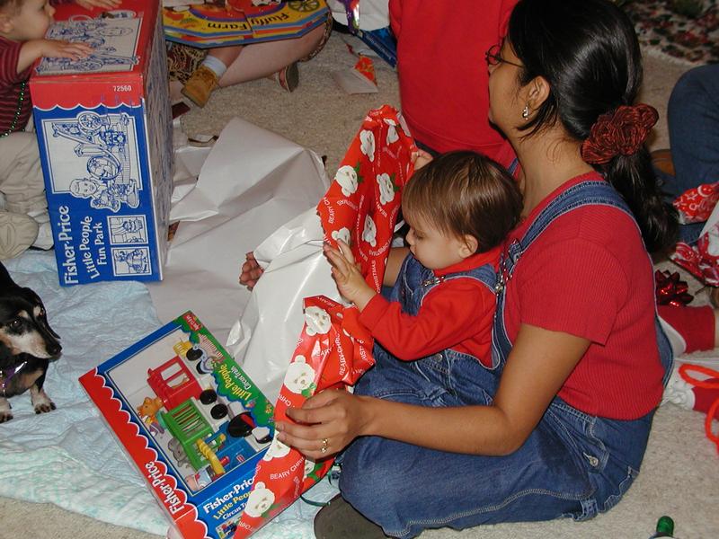 camera/2000/12(December)/12_10_Friends_Christmas_Exchange/800x600_PC100079.JPG