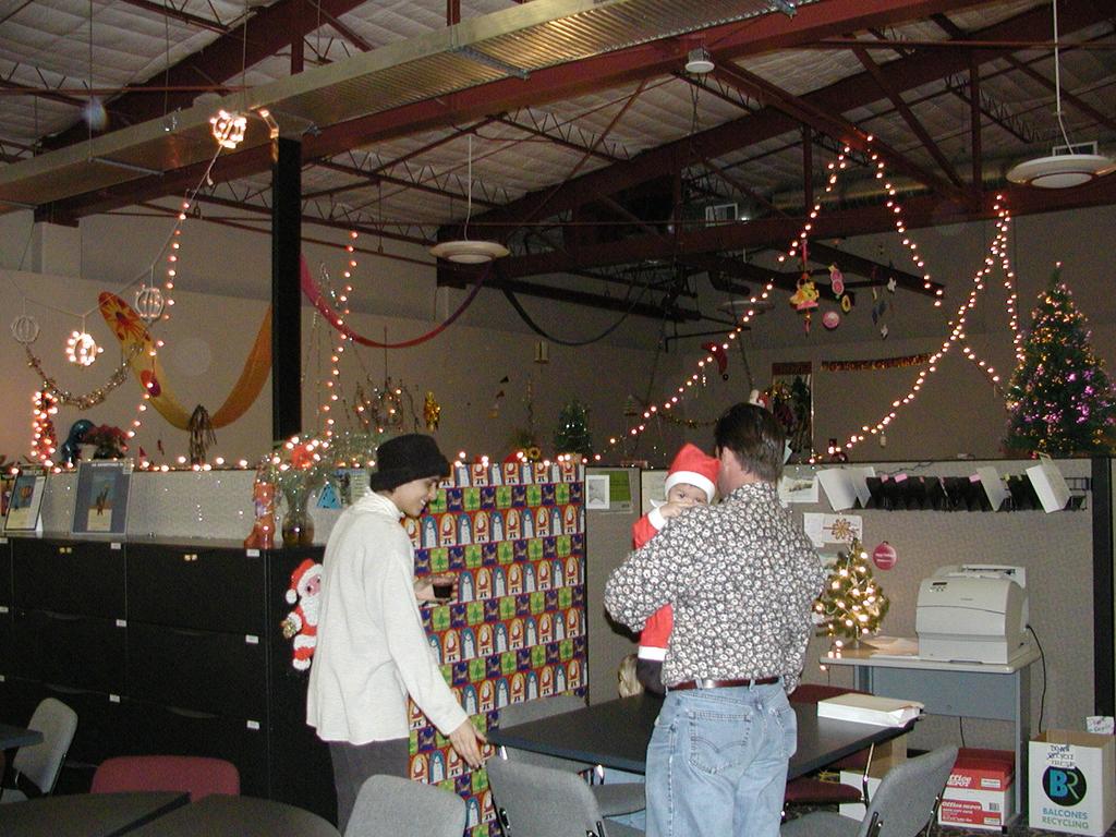 camera/2000/12(December)/12_13_Hire.com_Christmas_Party/1024x768_PC130026.JPG