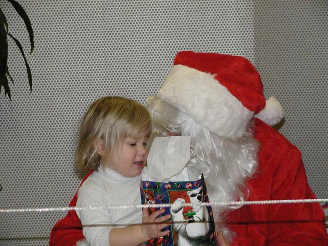 camera/2000/12(December)/12_13_Hire.com_Christmas_Party/640x480_PC130042.JPG