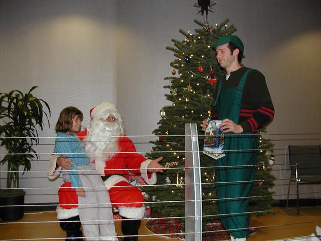 camera/2000/12(December)/12_13_Hire.com_Christmas_Party/640x480_PC130046.JPG