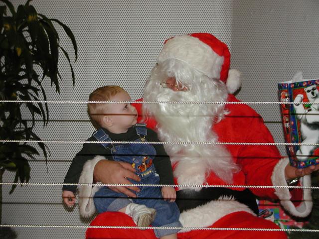 camera/2000/12(December)/12_13_Hire.com_Christmas_Party/640x480_PC130050.JPG