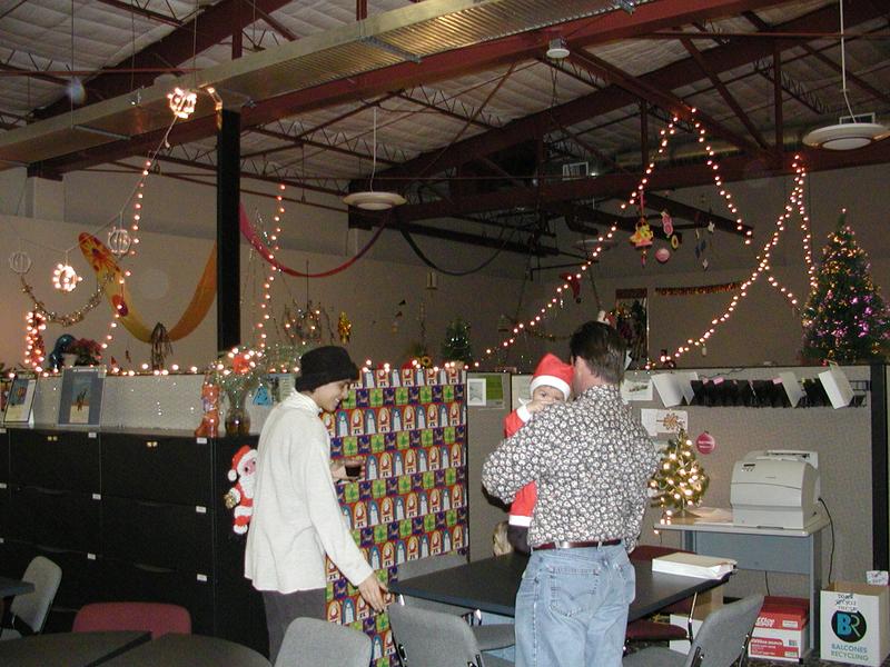 camera/2000/12(December)/12_13_Hire.com_Christmas_Party/800x600_PC130026.JPG