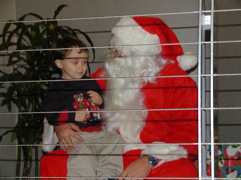 camera/2000/12(December)/12_13_Hire.com_Christmas_Party/800x600_PC130034.JPG