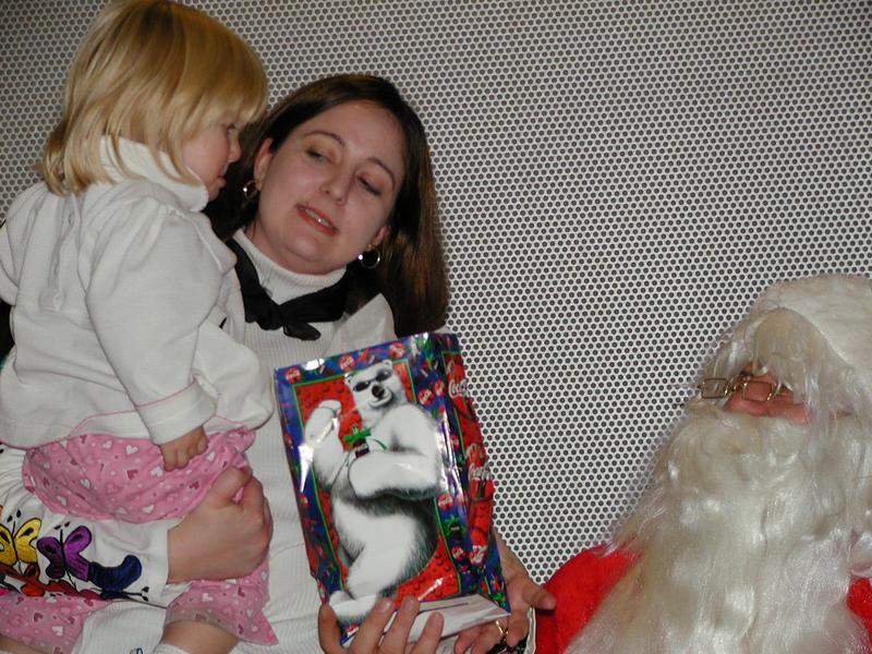 camera/2000/12(December)/12_13_Hire.com_Christmas_Party/800x600_PC130043.JPG