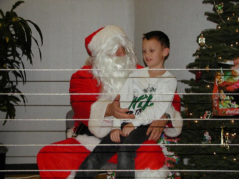 camera/2000/12(December)/12_13_Hire.com_Christmas_Party/800x600_PC130064.JPG