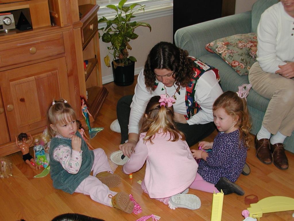 camera/2000/12(December)/12_16_Victoria's_3rd_Birthday_Party/1024x768_PC160029.JPG