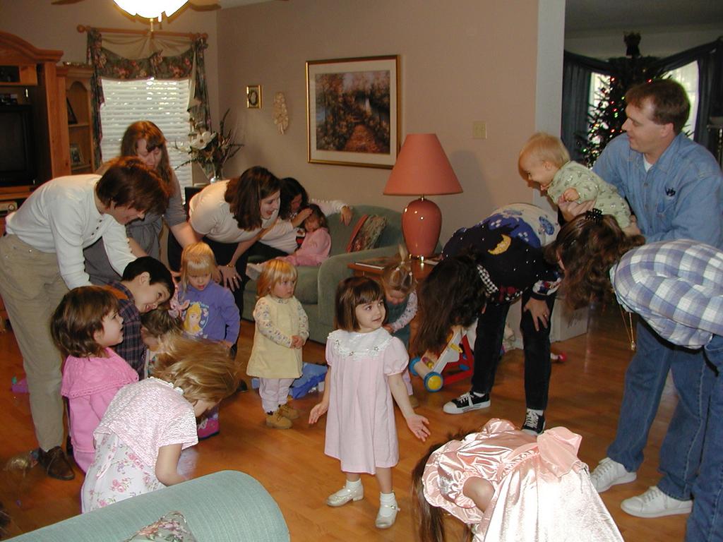 camera/2000/12(December)/12_16_Victoria's_3rd_Birthday_Party/1024x768_PC160034.JPG