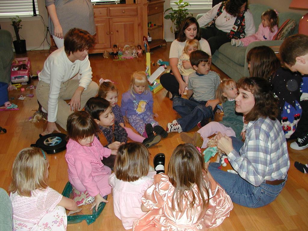 camera/2000/12(December)/12_16_Victoria's_3rd_Birthday_Party/1024x768_PC160040.JPG