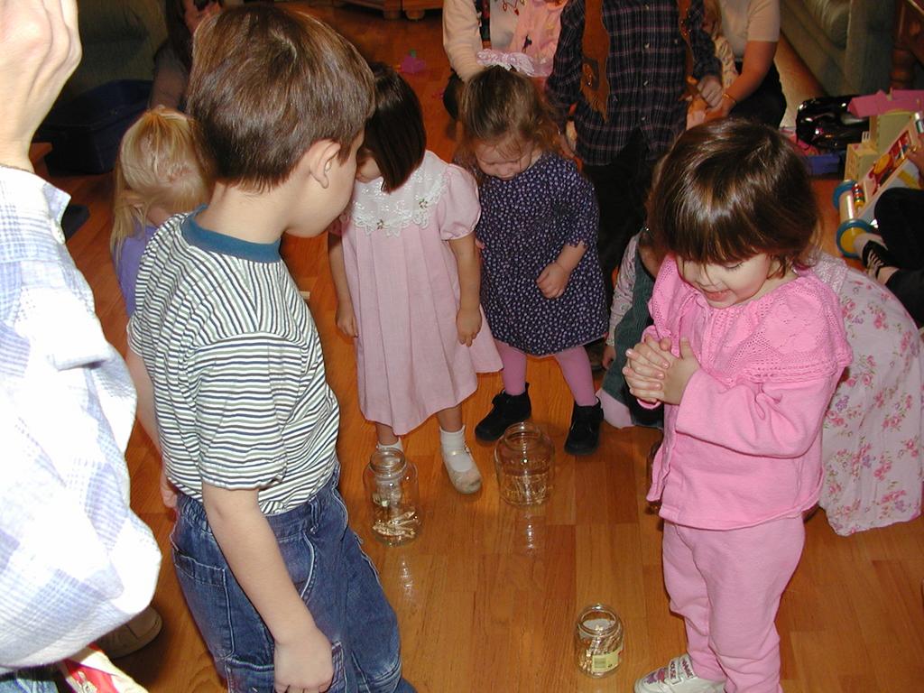camera/2000/12(December)/12_16_Victoria's_3rd_Birthday_Party/1024x768_PC160046.JPG