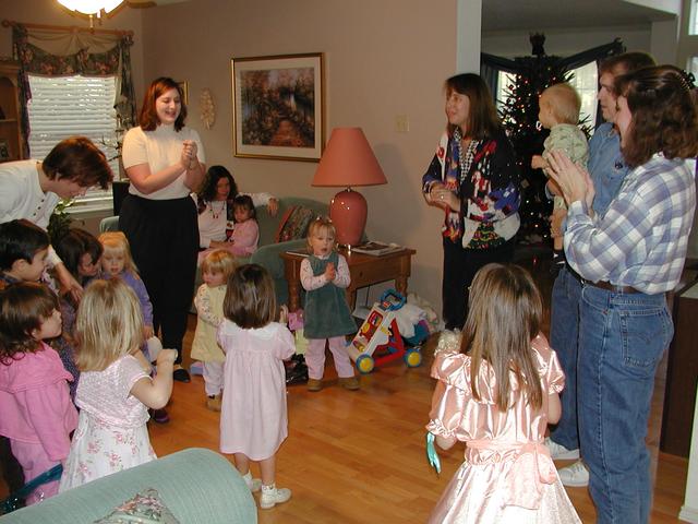 camera/2000/12(December)/12_16_Victoria's_3rd_Birthday_Party/640x480_PC160033.JPG