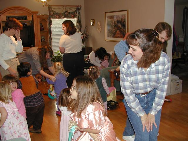 camera/2000/12(December)/12_16_Victoria's_3rd_Birthday_Party/640x480_PC160038.JPG