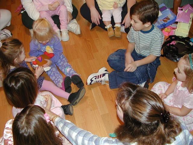 camera/2000/12(December)/12_16_Victoria's_3rd_Birthday_Party/640x480_PC160043.JPG