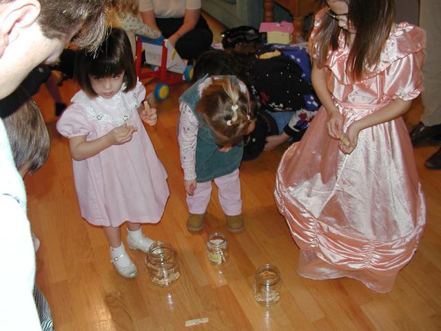 camera/2000/12(December)/12_16_Victoria's_3rd_Birthday_Party/640x480_PC160048.JPG