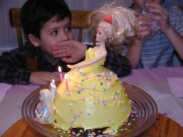 camera/2000/12(December)/12_16_Victoria's_3rd_Birthday_Party/640x480_PC160054.JPG