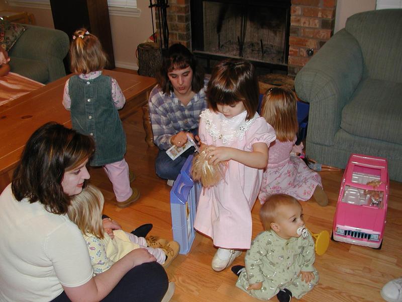 camera/2000/12(December)/12_16_Victoria's_3rd_Birthday_Party/800x600_PC160015.JPG