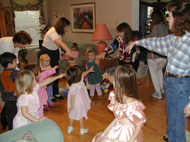 camera/2000/12(December)/12_16_Victoria's_3rd_Birthday_Party/800x600_PC160031.JPG