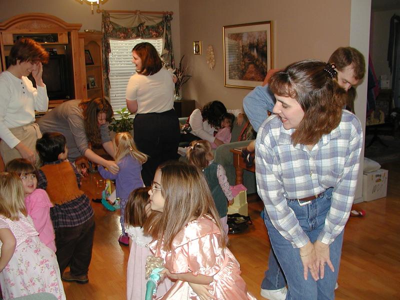 camera/2000/12(December)/12_16_Victoria's_3rd_Birthday_Party/800x600_PC160038.JPG