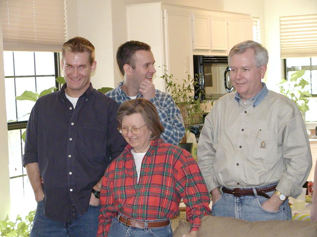 camera/2000/12(December)/12_16_Zen's_1st_Birthday_Party/1024x768_PC160095.JPG