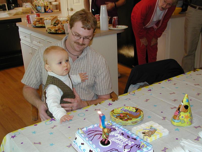 camera/2000/12(December)/12_16_Zen's_1st_Birthday_Party/800x600_PC160067.JPG