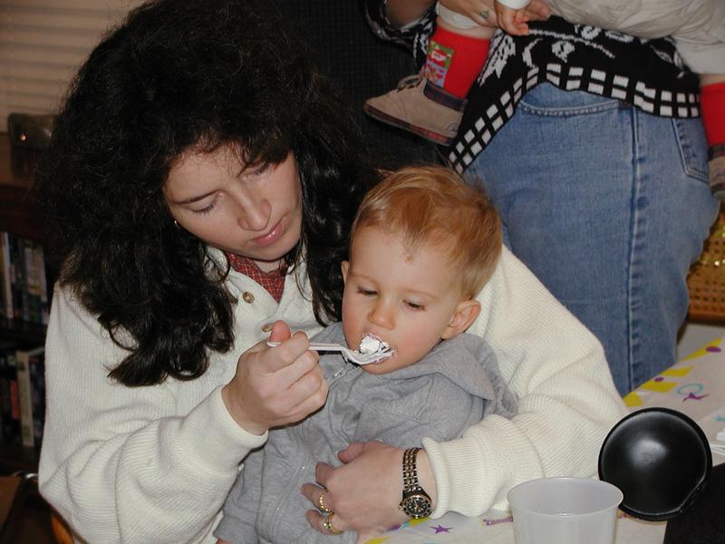 camera/2000/12(December)/12_16_Zen's_1st_Birthday_Party/800x600_PC160074.JPG