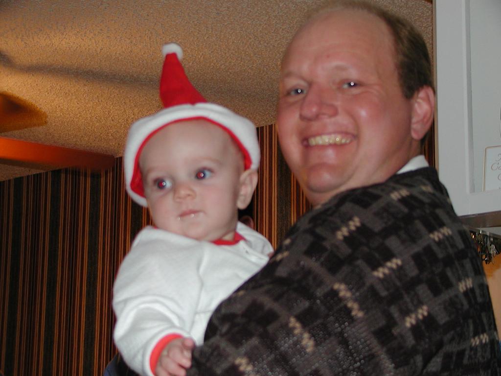 camera/2000/12(December)/12_24_Beyer_Christmas_Eve/1024x768_PC240025.JPG