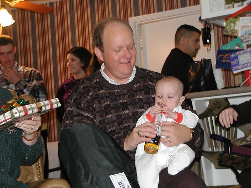 camera/2000/12(December)/12_24_Beyer_Christmas_Eve/800x600_PC240036.JPG